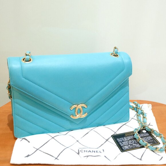 Chanel Interlocking CC Chevron Flap Bag Calfskin & Gold Hardware Light Blue - Picture 1 of 15